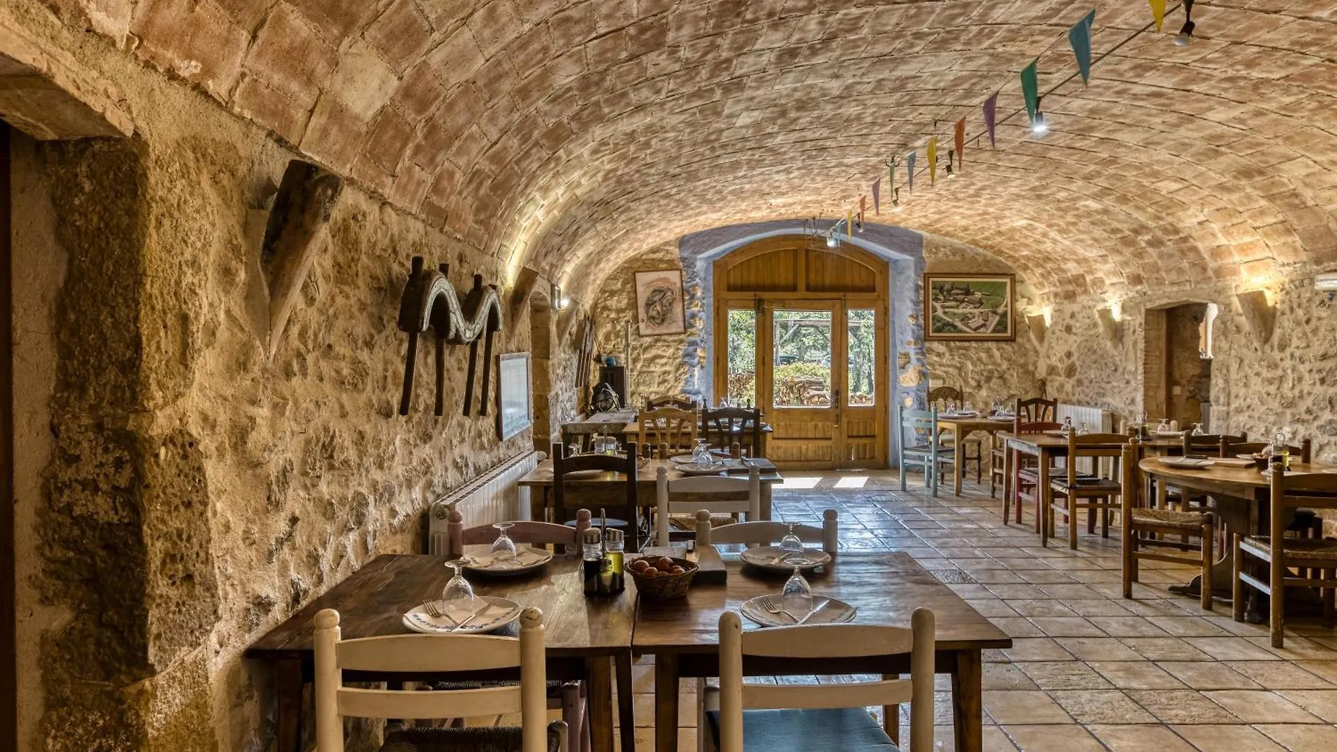 Can Casadella Serra de Daró 0*,  España